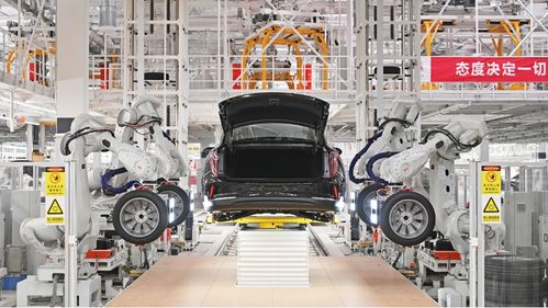 一汽紅旗繁榮工廠 搶占新能源汽車(chē)行業(yè)制高點(diǎn),爭(zhēng)當(dāng)紅旗高品質(zhì)產(chǎn)品智造者
